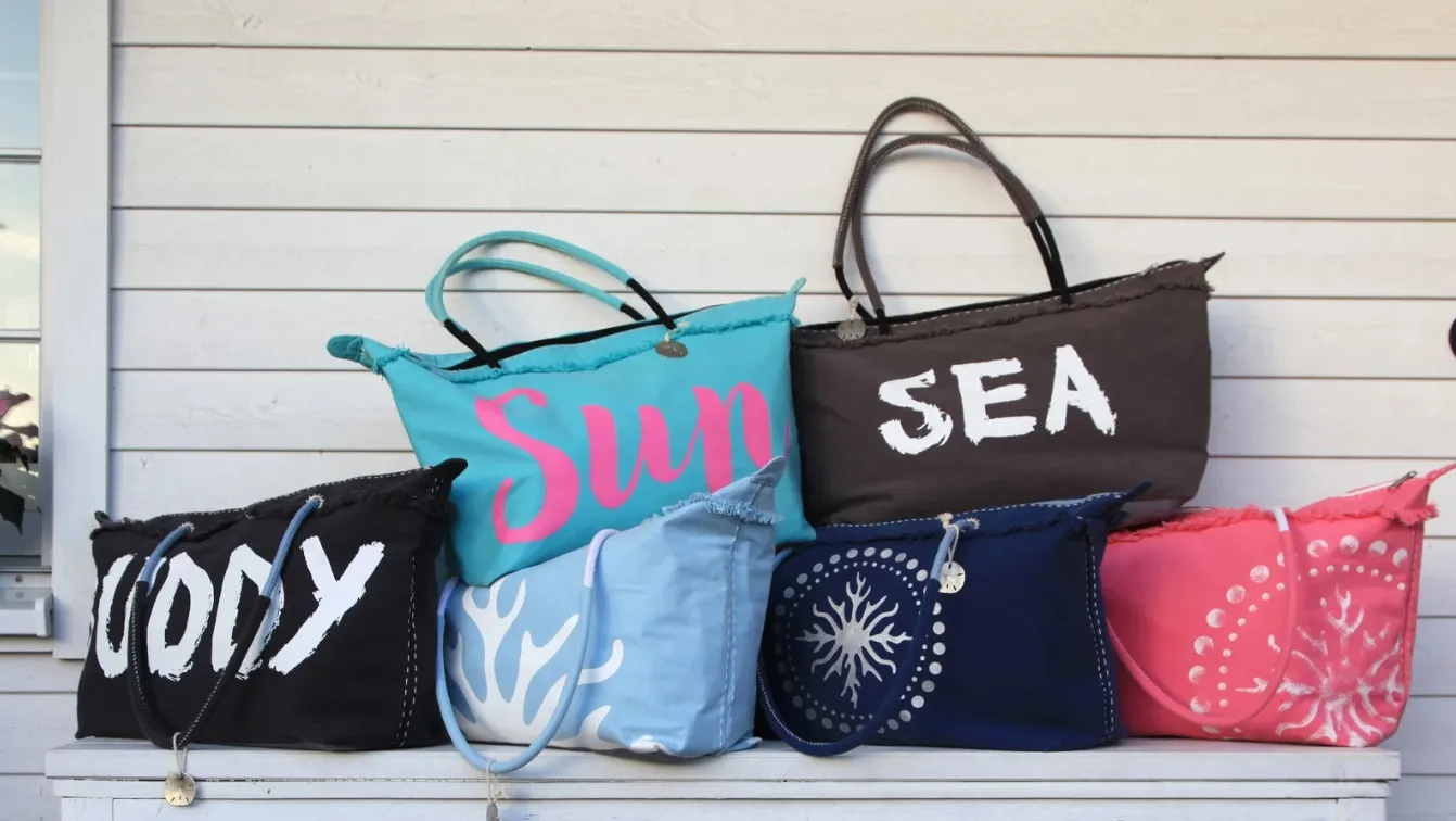 Tote bag dengan lukisan tangan untuk souvenir event